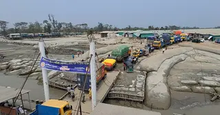 বৈরী আবহাওয়ায় ২ দিন ধরে হাতিয়া রুটে ফেরি চলাচল বন্ধ